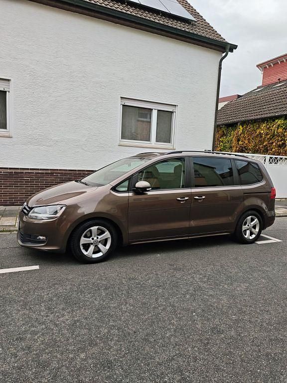 Gebraucht VW Sharan Trendline 150 PS (110 kW) 2010 Braun Van / Kleinbus