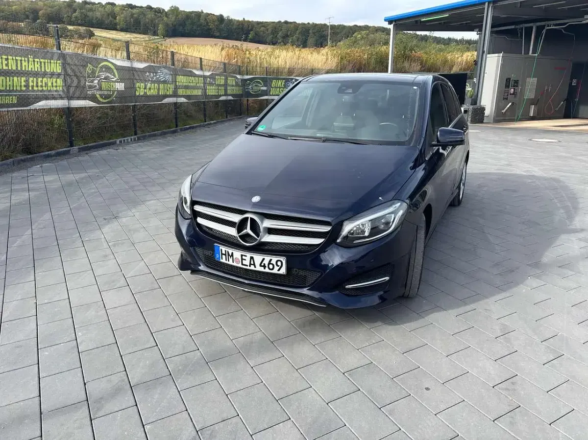 Gebraucht Mercedes B200 Edition 136 PS (100 kW) 2017 Blau Kleinwagen