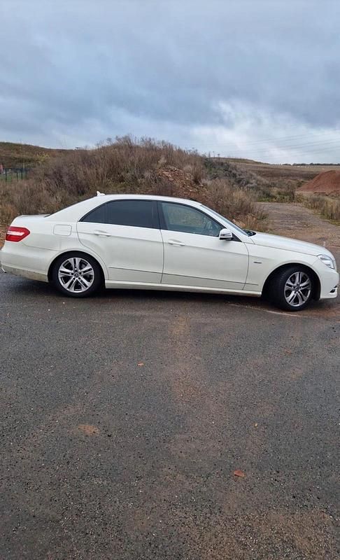 Gebraucht Mercedes E200 136 PS (100 kW) 2012 Weiß Limousine