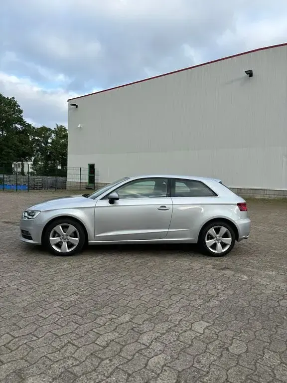 Gebraucht Audi A3 Ambiente 122 PS (89 kW) 2012 Silber Kleinwagen