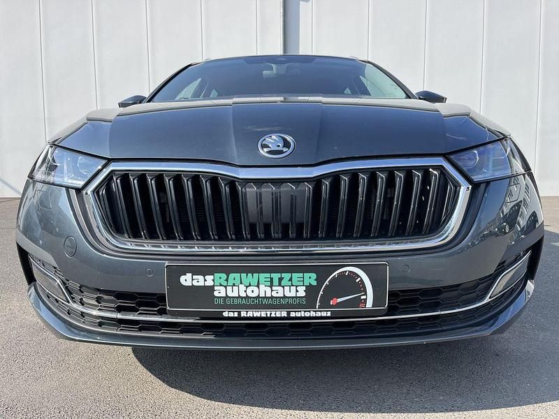 Gebraucht Skoda Octavia Style 204 PS (150 kW) 2021 Grau Kombi