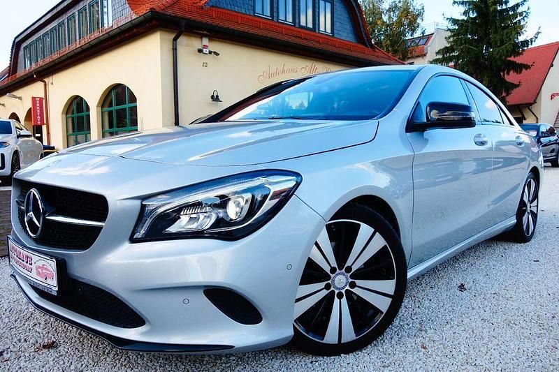 Polarsilber Gebraucht 2017 Mercedes CLA220 Urban Limousine | 22.800 € (Fairer Preis) - Bild 1/4