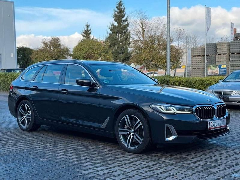 Grau Gebraucht 2021 BMW 540 Luxury Line Kombi | 28.990 € (Superpreis) - Bild 1/2