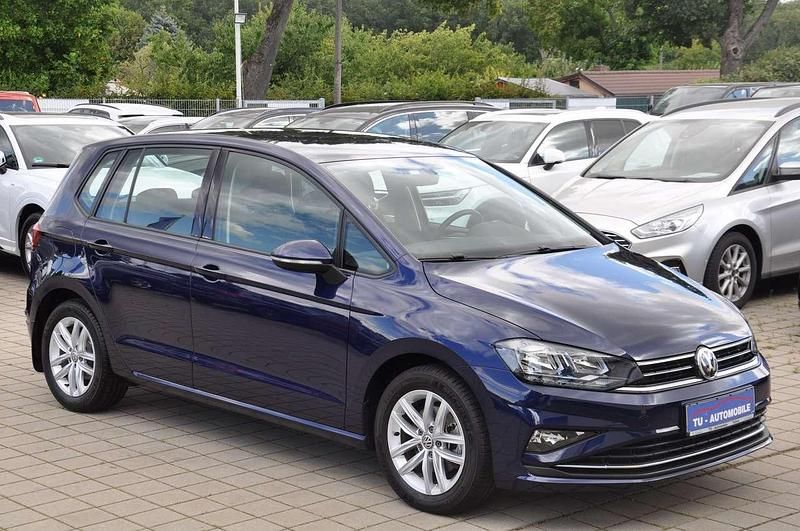 Blau Gebraucht 2018 VW Golf Sportsvan Comfortline Van / Kleinbus | 16.990 € (Fairer Preis) - Bild 1/4
