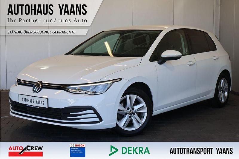 Weiß Gebraucht 2020 VW Golf VIII Life Limousine | 17.989 € (Fairer Preis) - Bild 1/4