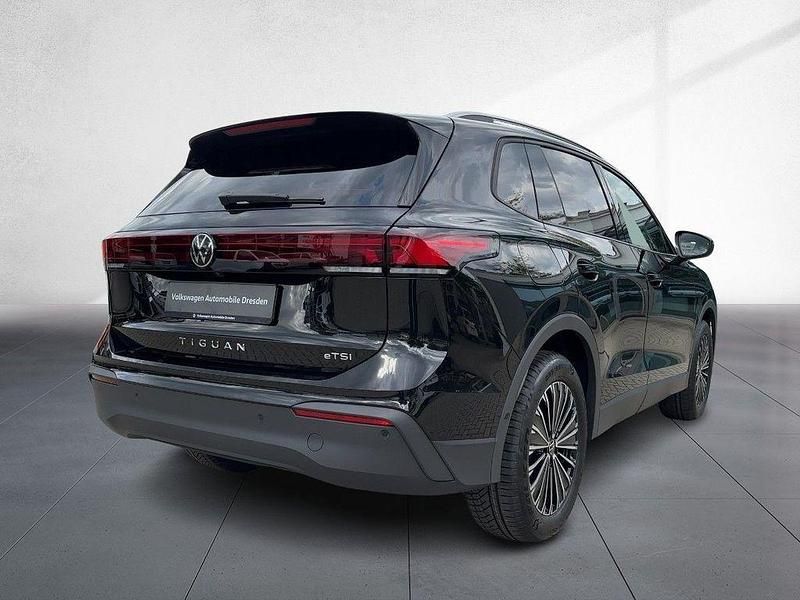 Neu VW Tiguan Design 150 PS (110 kW) 2025 Schwarz SUV