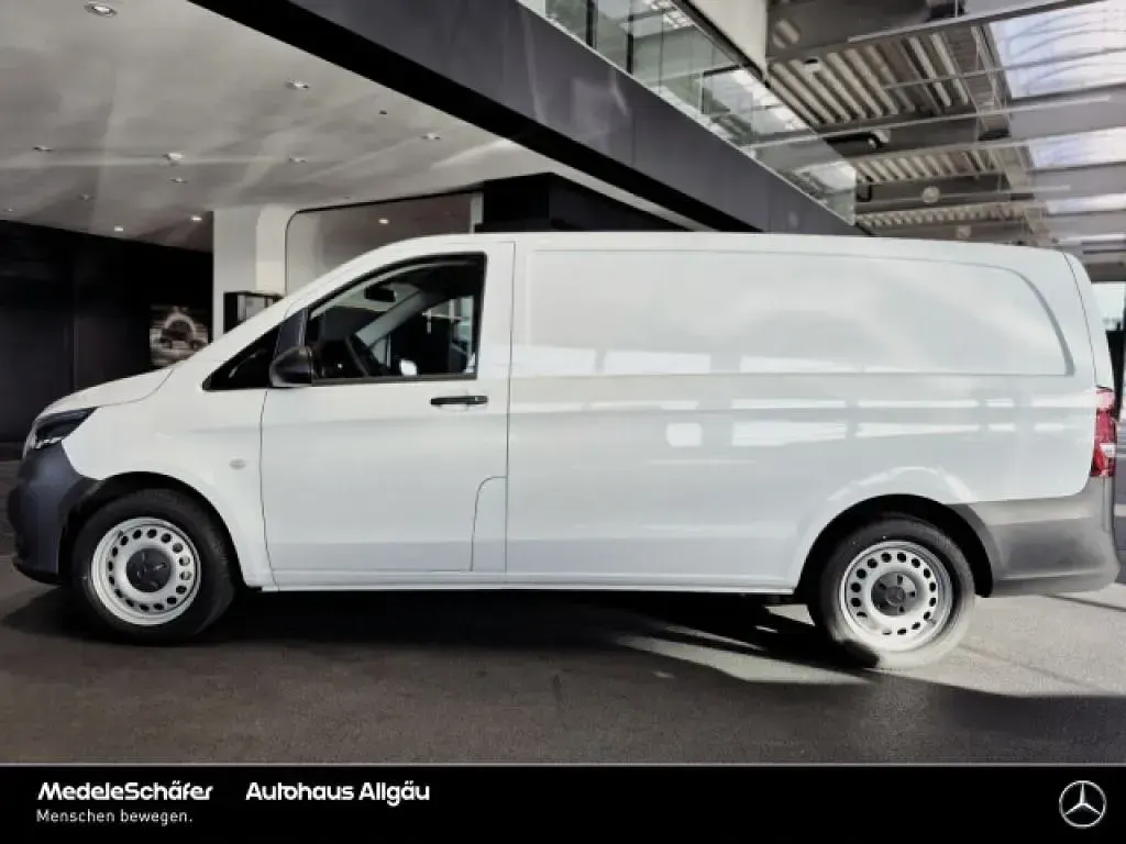 Gebraucht Mercedes Vito 163 PS (119 kW) 2023 Arktikweiß Van