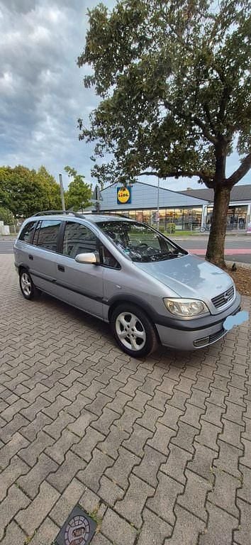 Grau Gebraucht 2002 Opel Zafira Executive Van / Kleinbus | 580 € (Superpreis) - Bild 1/4
