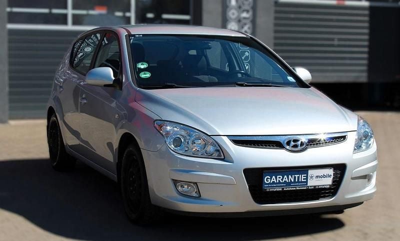 Silber Gebraucht 2008 Hyundai i30 Limousine | 4.990 € (Fairer Preis) - Bild 1/4