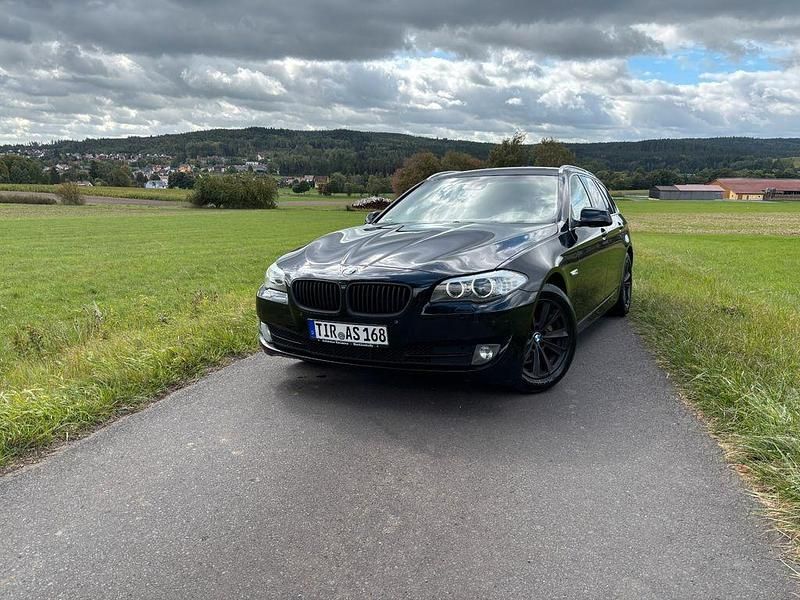 Gebraucht BMW 520 Sport Line 184 PS (135 kW) 2011 Schwarz Kombi