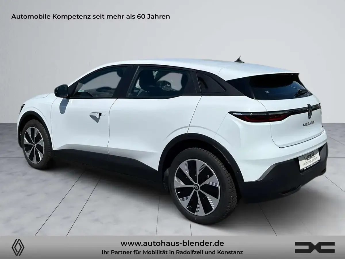 Używany Renault Megane E-Tech Evolution 160 kW (218 KM) 2024 Biały Sedan/Limuzyna