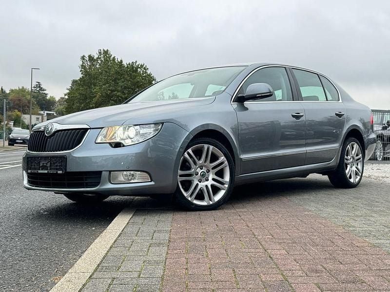 Grau Gebraucht 2009 Skoda Superb Elegance Limousine | 6.800 € (Guter Preis) - Bild 1/4