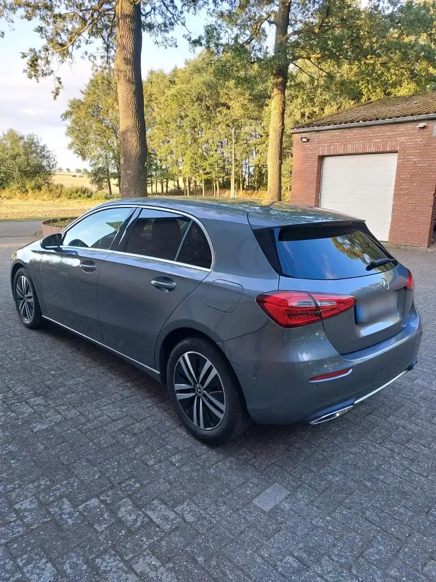 Gebraucht Mercedes A180 116 PS (85 kW) 2020 Grau Kleinwagen