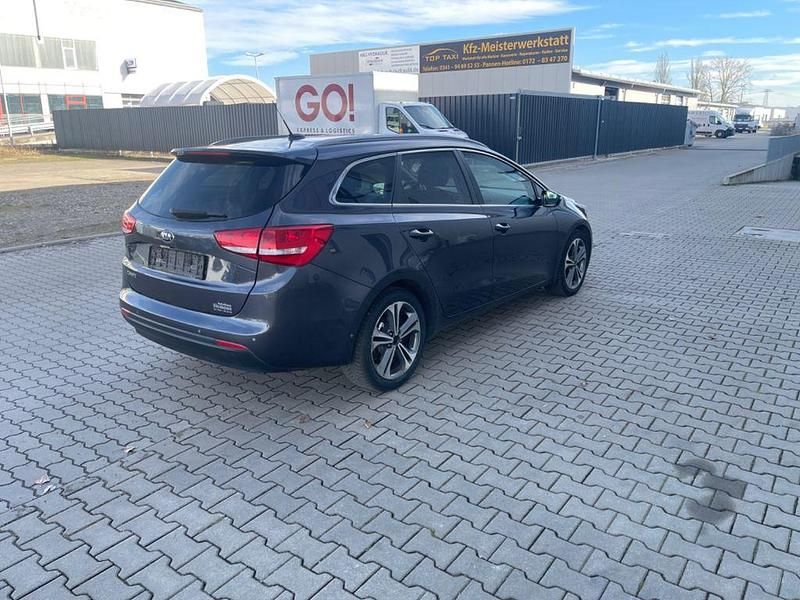 Gebraucht Kia Ceed Spirit 135 PS (99 kW) 2016 Grau Kleinwagen
