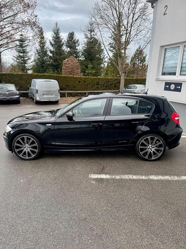 Gebraucht BMW 116 122 PS (89 kW) 2009 Schwarz Kleinwagen