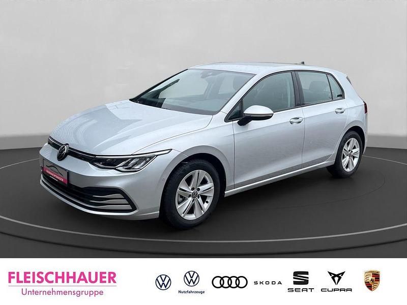 Silber Gebraucht 2022 VW Golf VIII Life Limousine | 22.490 € (Fairer Preis) - Bild 1/4