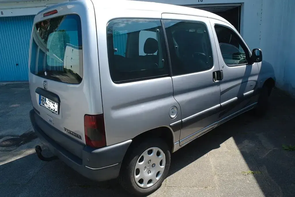 Gebraucht Peugeot Partner Quiksilver 90 PS (66 kW) 2000 Silber Van / Kleinbus