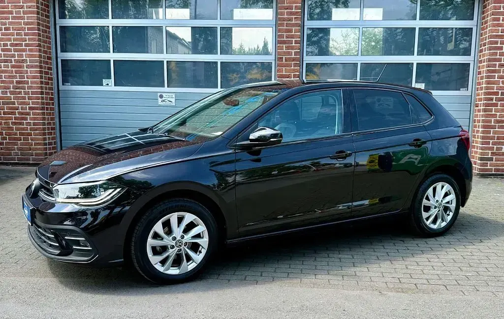 Gebraucht VW Polo Style 95 PS (69 kW) 2022 Deep black perleffekt (metallic) Kleinwagen