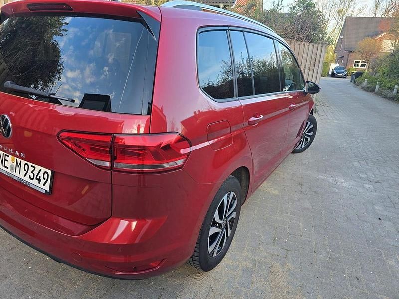 Gebraucht VW Touran Active 150 PS (110 kW) 2021 Rot Van / Kleinbus