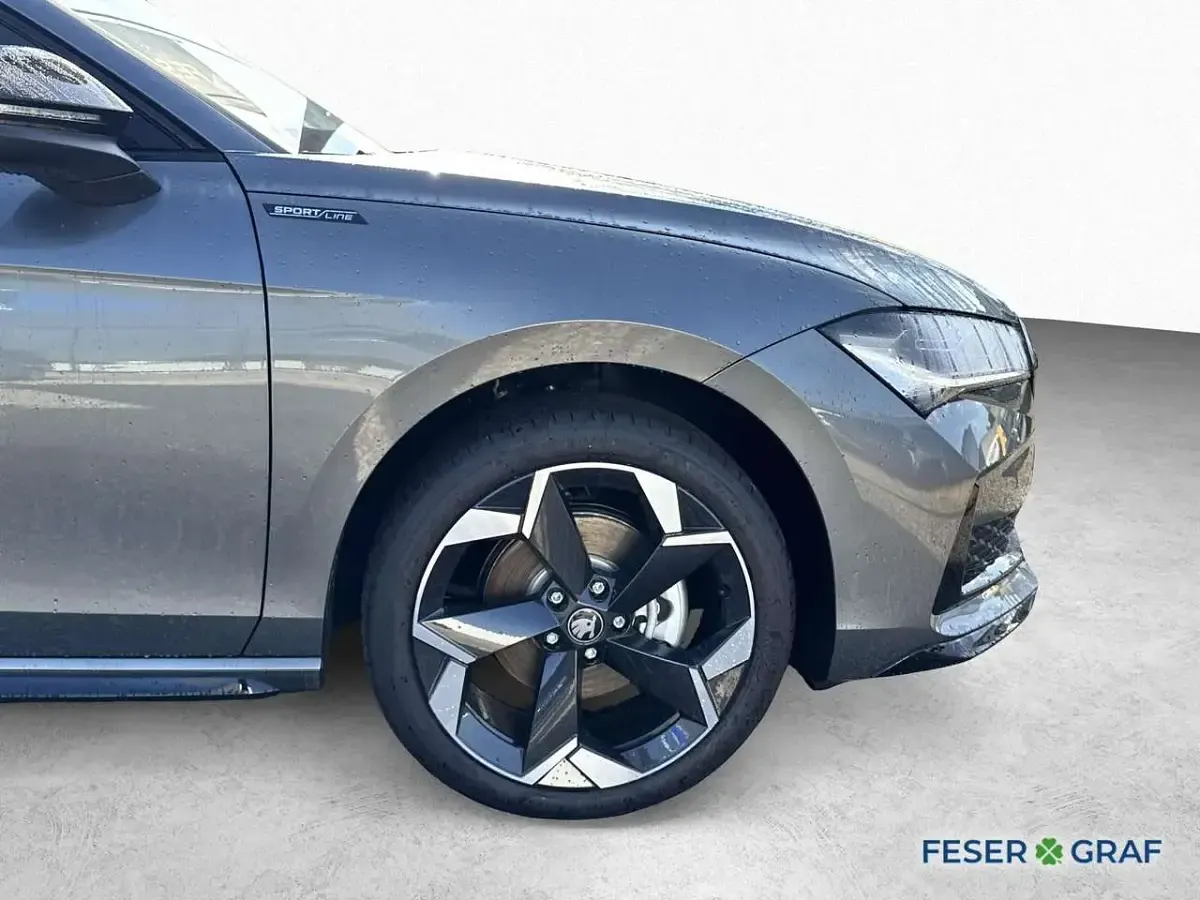 Neu Skoda Superb SportLine 150 PS (110 kW) 2026 Graphitegrau metallic Kombi