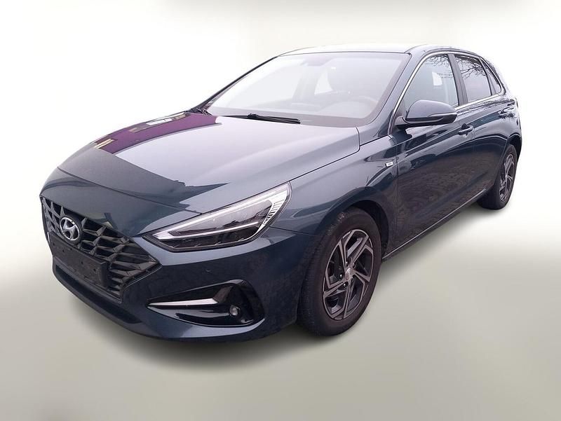 Gebraucht Hyundai i30 Trend 159 PS (116 kW) 2022 Dark teal metallic Limousine