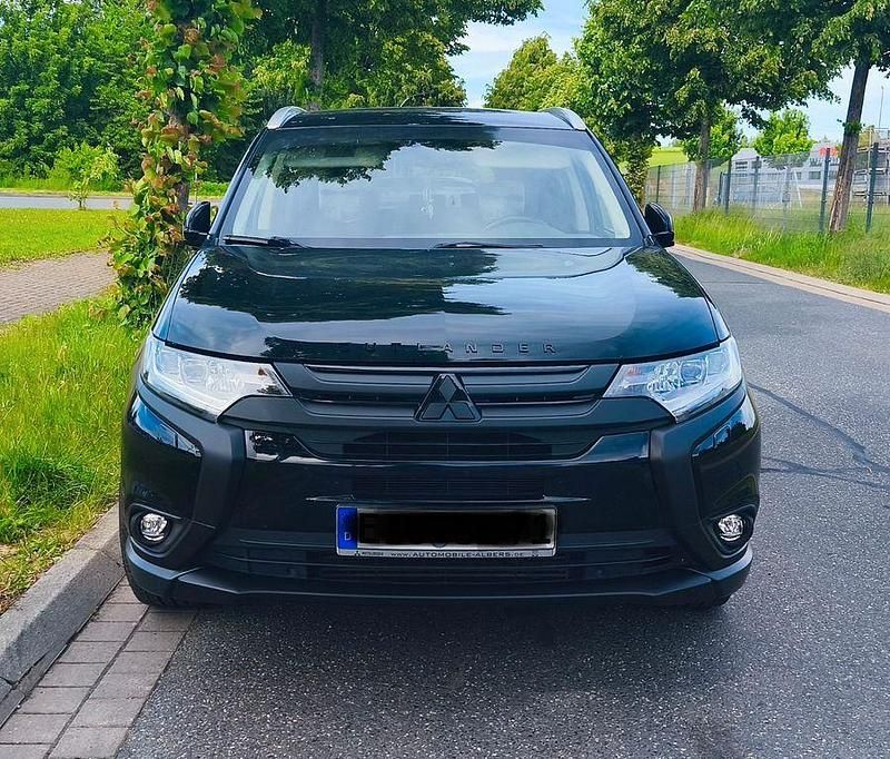 Schwarz Gebraucht 2017 Mitsubishi Outlander Edition SUV | 13.990 € (Fairer Preis) - Bild 1/4