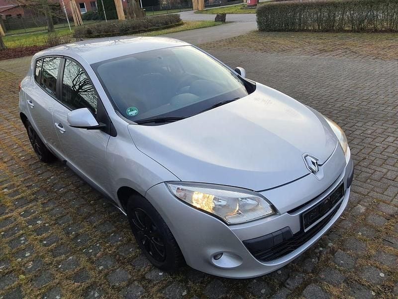 Gebraucht Renault Mégane Expression 101 PS (74 kW) 2009 Silber Limousine