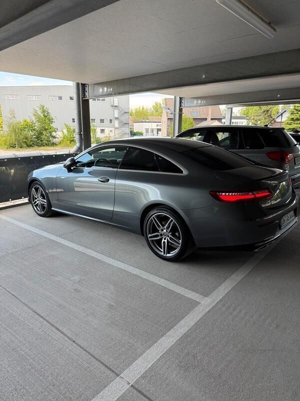Grau Gebraucht 2017 Mercedes E200 Coupé | 23.900 € (Fairer Preis) - Bild 1/4