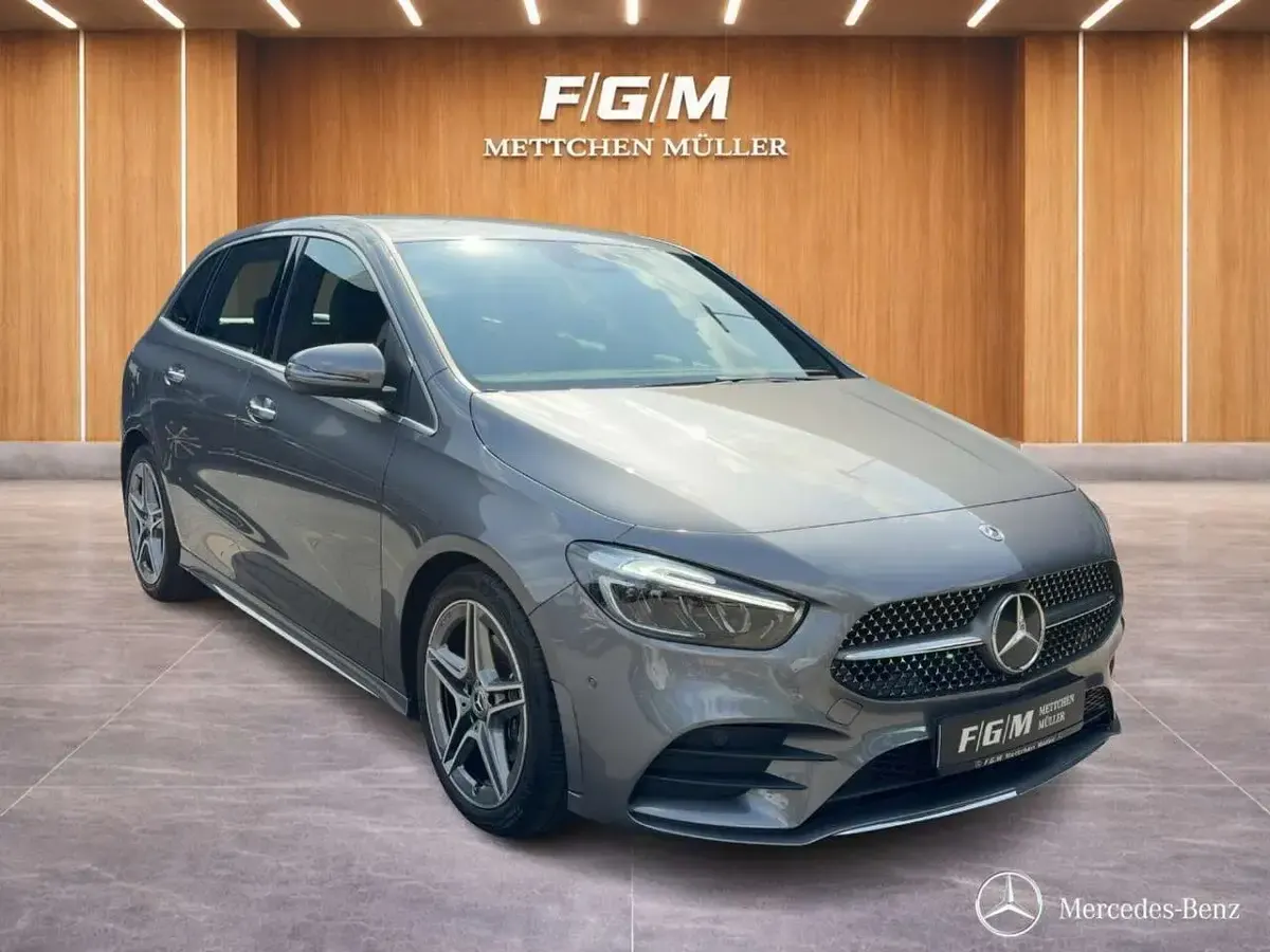 Gebraucht Mercedes B200 AMG line 163 PS (119 kW) 2025 Lack mountaingrau Kleinwagen