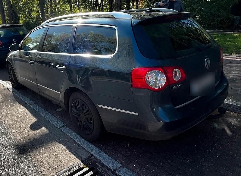 Usata VW Passat 105 CV (77 kW) 2007 Blu Station wagon