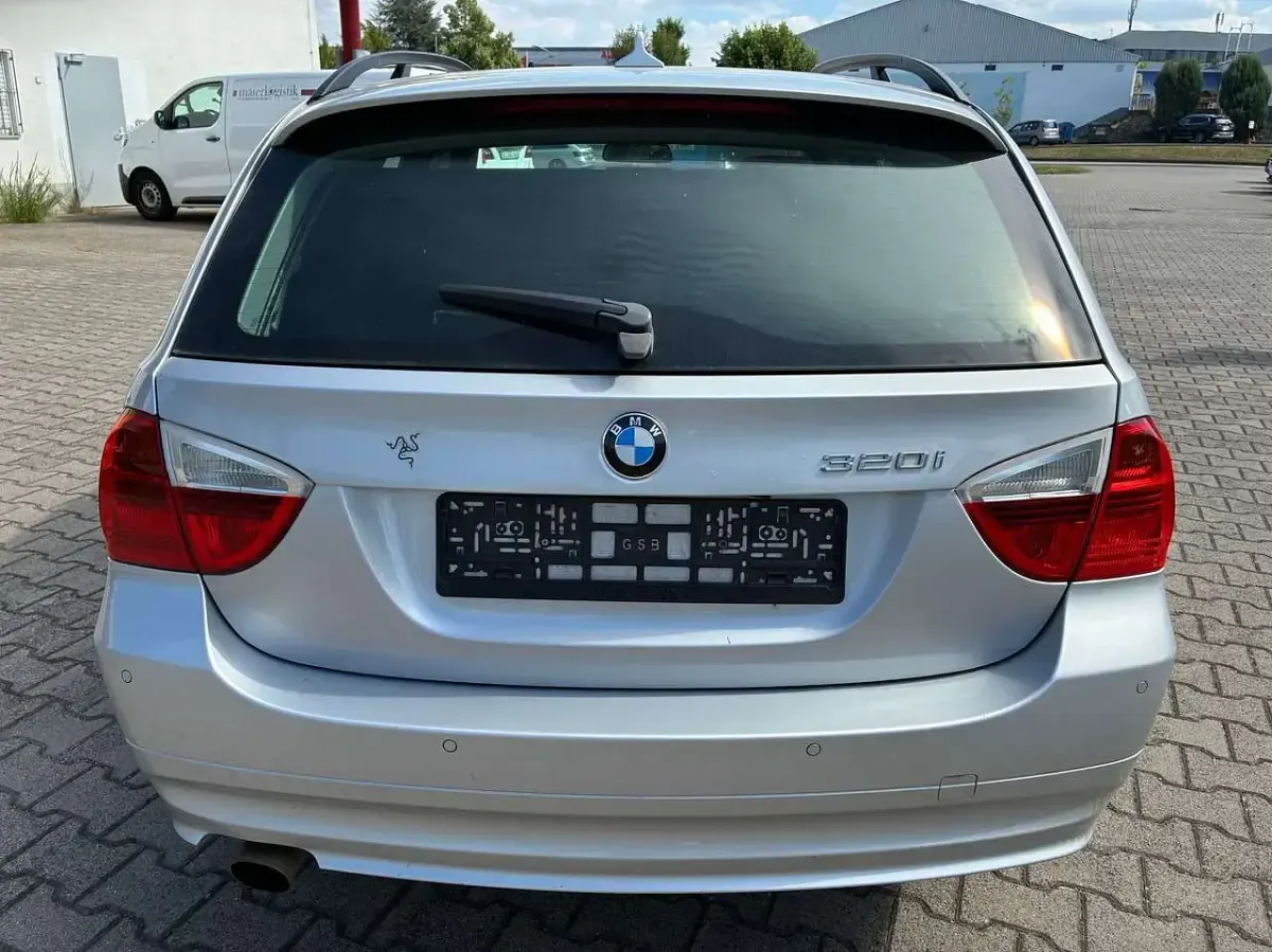 Gebraucht BMW 320 150 PS (110 kW) 2007 Titansilber metallic Kombi