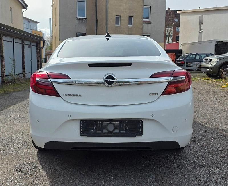 Gebraucht Opel Insignia 136 PS (100 kW) 2016 Weiß Limousine