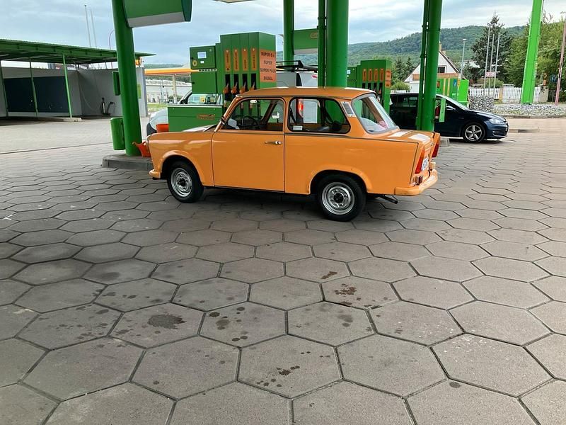 Orange Gebraucht 1977 Trabant 601 Limousine | 4.300 € - Bild 1/4