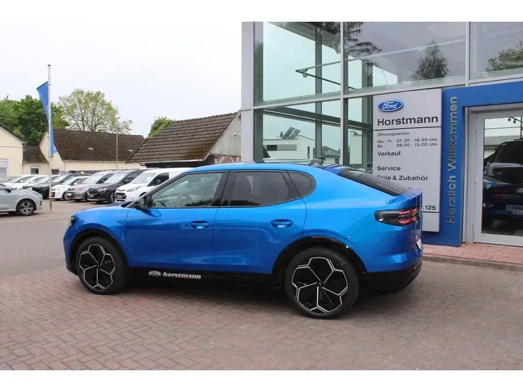 Używany Ford Capri Premium 210 kW (286 KM) 2026 Niebieski SUV