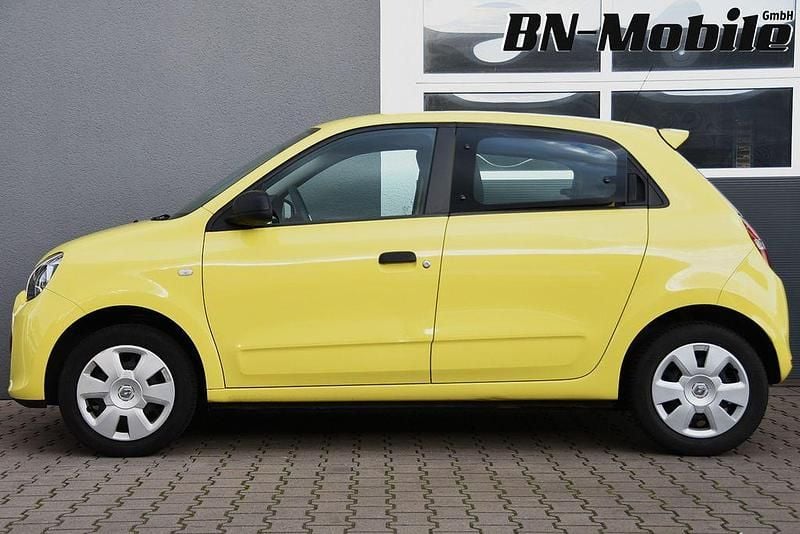Second-hand Renault Twingo 69 CP (50 kW) 2017 Galben Hatchback