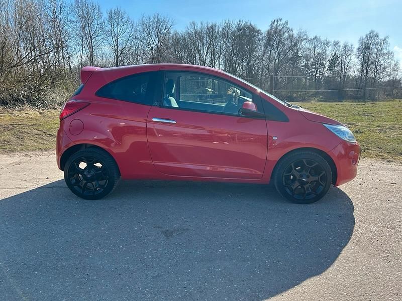 Gebraucht Ford Ka Titanium 69 PS (50 kW) 2013 Rot Kleinwagen