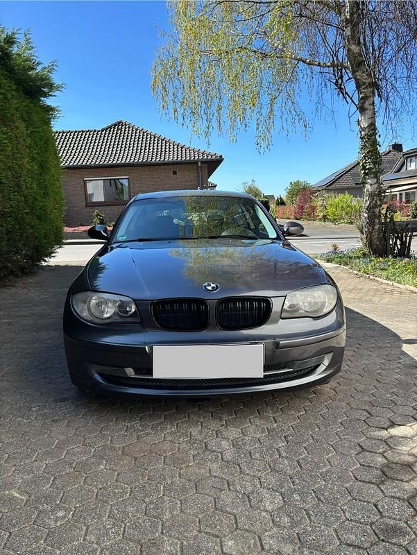 Grau Gebraucht 2007 BMW 118 Coupé Coupé | 4.700 € - Bild 1/4