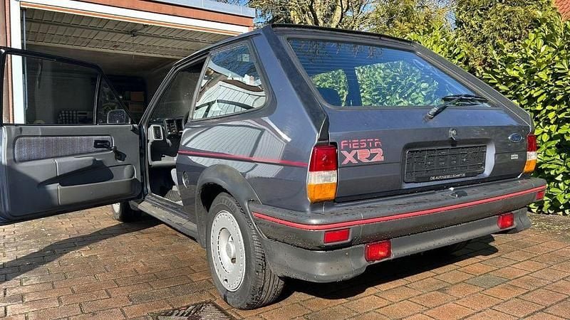 Gebraucht Ford Fiesta 95 PS (69 kW) 1988 Blau Kleinwagen