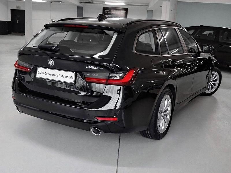 Gebraucht BMW 320e Advantage 204 PS (150 kW) 2022 Schwarz 2 Kombi