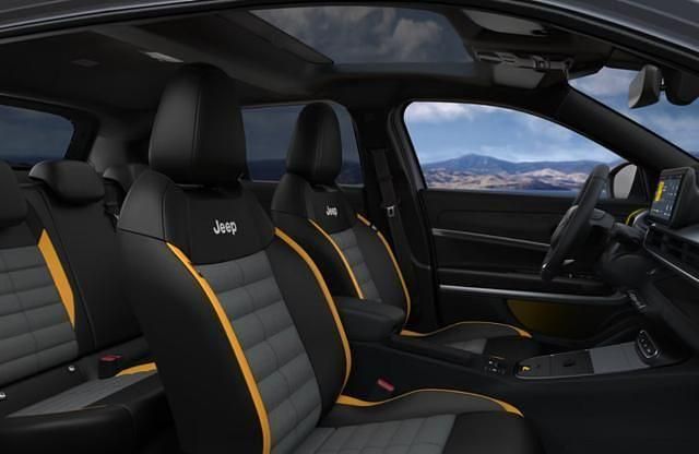 Neu Jeep Avenger North 2026 Volcano black SUV