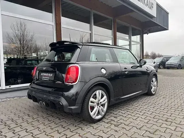 Używany Mini John Cooper Works Essential 231 KM (169 kW) 2024 Czarny Hatchback