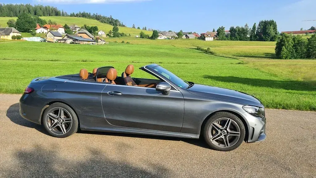 Gebraucht Mercedes C300 AMG line 258 PS (189 kW) 2020 Braun Cabrio