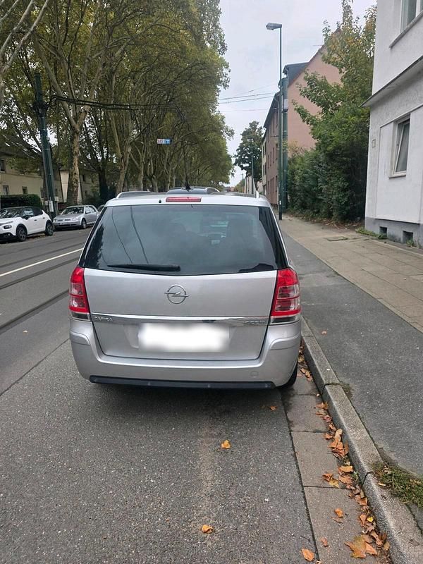 Gebraucht Opel Zafira 120 PS (88 kW) 2011 Silber Van / Kleinbus