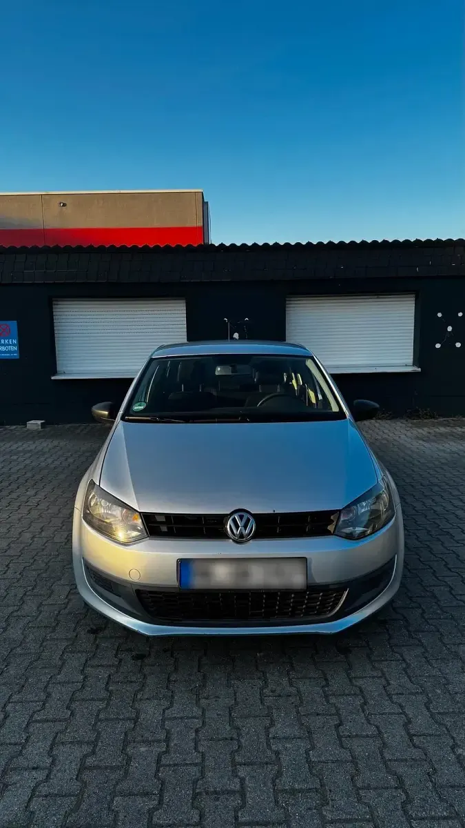 Gebraucht VW Polo 75 PS (55 kW) 2010 Grau Kleinwagen