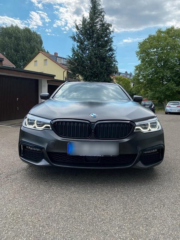 Braun Gebraucht 2019 BMW 540 M Sport Kombi | 39.990 € (Teuer) - Bild 1/4