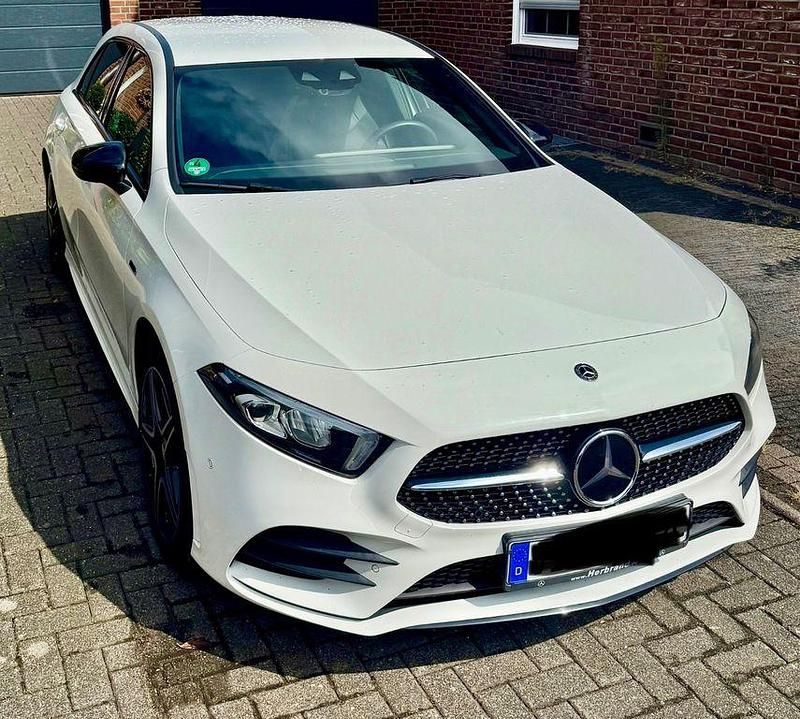 Gebraucht 2020 Mercedes A250 AMG line Limousine | 22.990 € (Guter Preis) - Bild 1/4