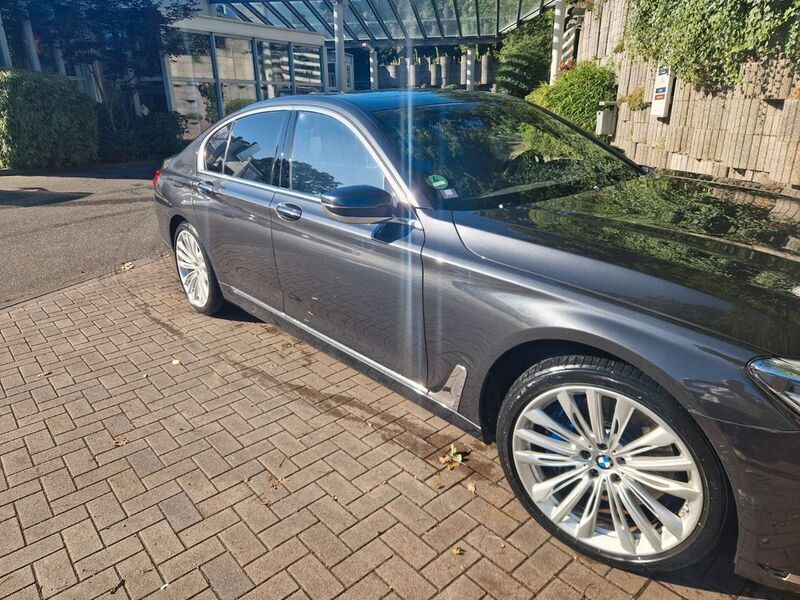 Schwarz Gebraucht 2017 BMW 740 Limousine | 33.750 € (Superpreis) - Bild 1/4