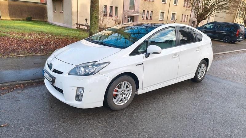 Gebraucht Toyota Prius Executive 136 PS (100 kW) 2011 Weiß Limousine
