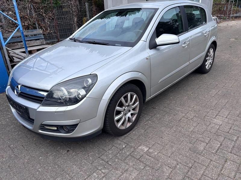 Silber Gebraucht 2004 Opel Astra Limousine | 1.999 € (Fairer Preis) - Bild 1/4