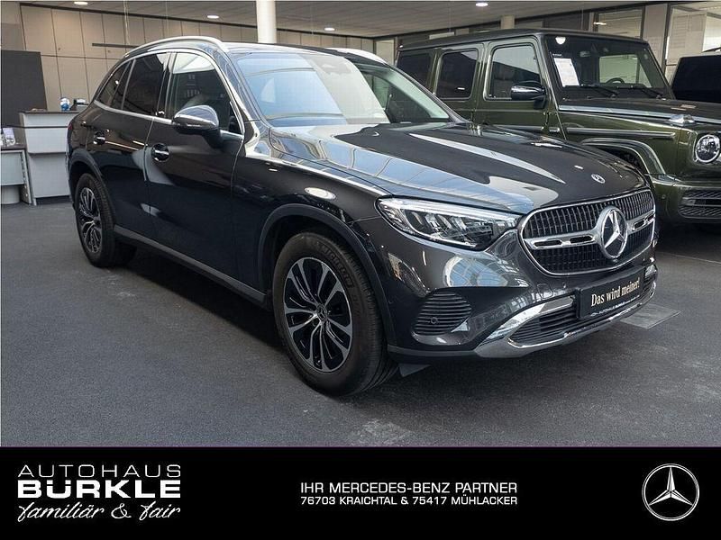 Grau Gebraucht 2023 Mercedes GLC220 Advanced Plus SUV | 52.850 € (Etwas zu teuer) - Bild 1/4